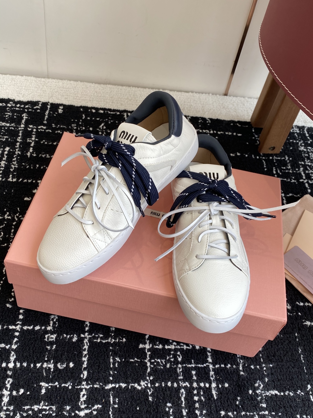 代购级
Miu Miu 25ss 缪缪厚底饼干底 25ss 春夏新款英伦风系带 小白鞋 休闲鞋

Miu