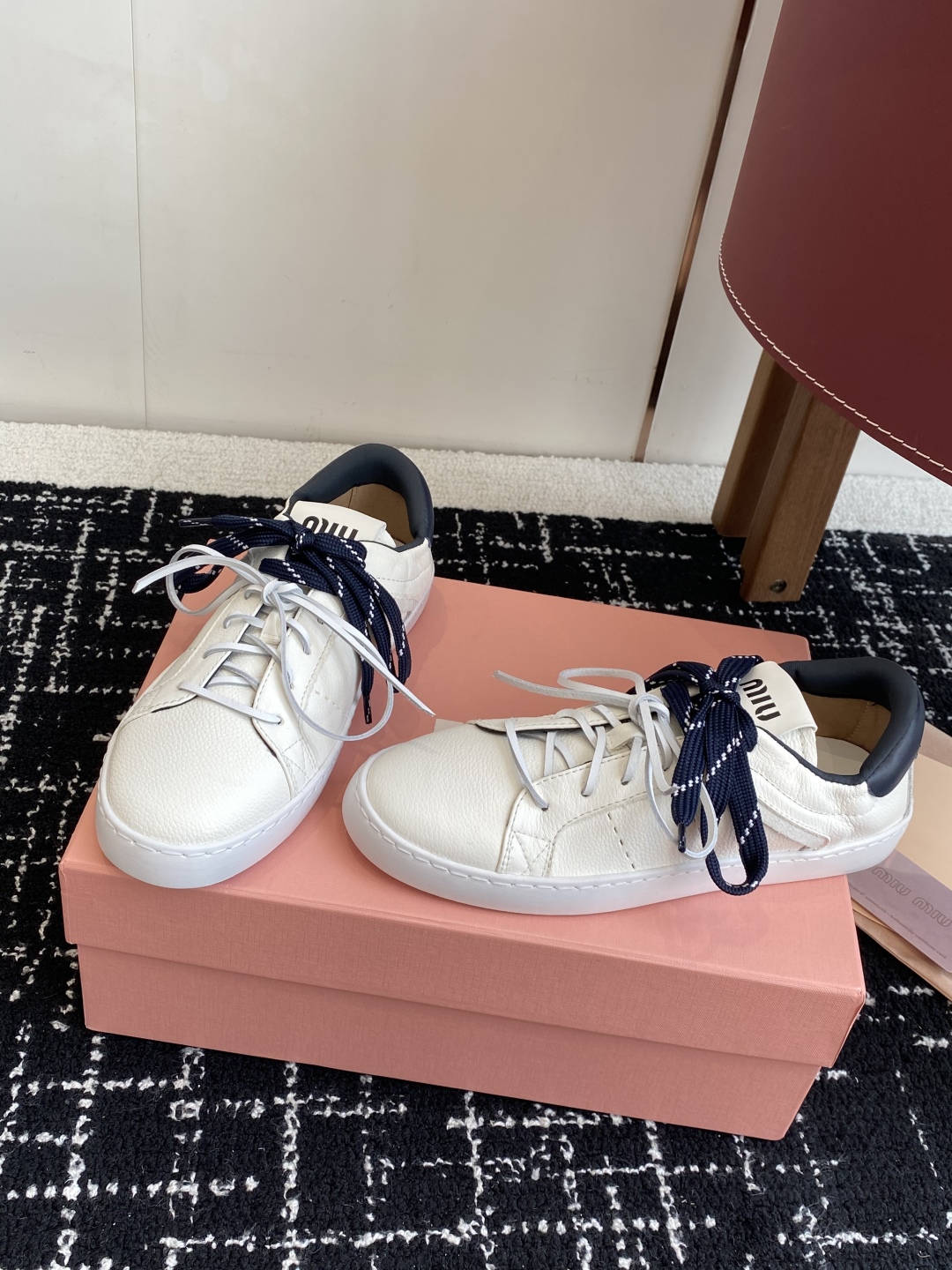 代购级
Miu Miu 25ss 缪缪厚底饼干底 25ss 春夏新款英伦风系带 小白鞋 休闲鞋

Miu