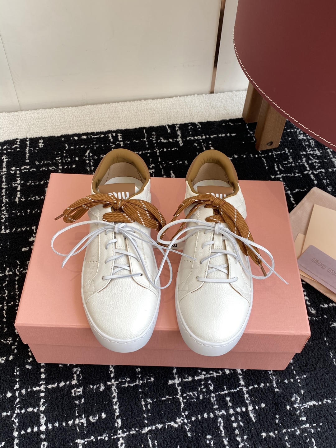 代购级
Miu Miu 25ss 缪缪厚底饼干底 25ss 春夏新款英伦风系带 小白鞋 休闲鞋

Miu