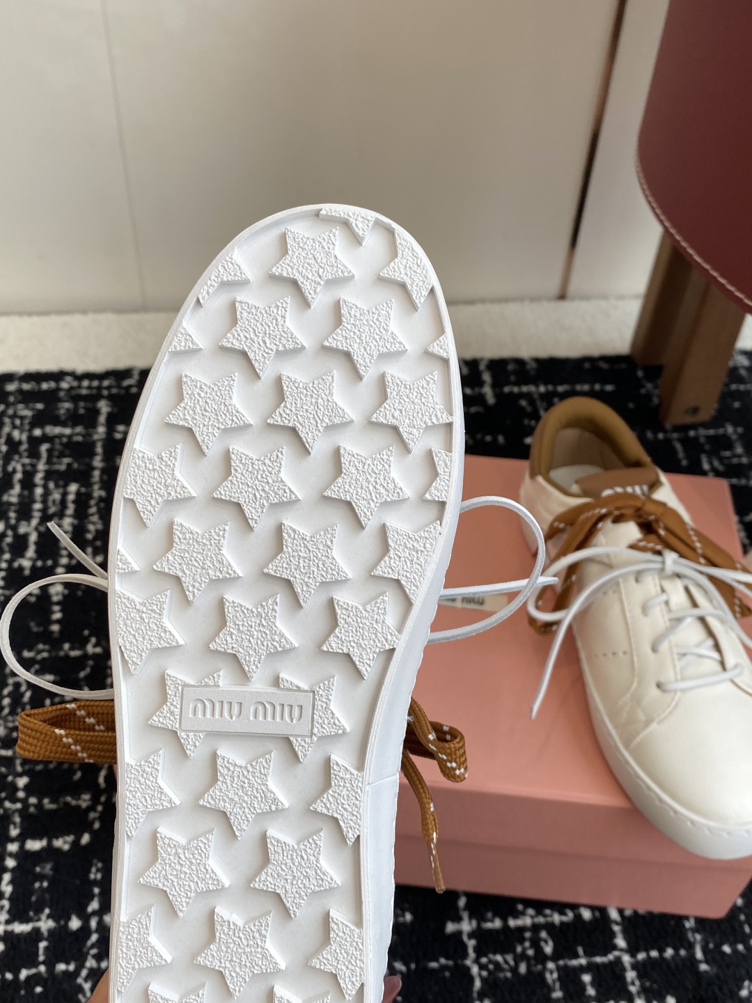 代购级
Miu Miu 25ss 缪缪厚底饼干底 25ss 春夏新款英伦风系带 小白鞋 休闲鞋

Miu