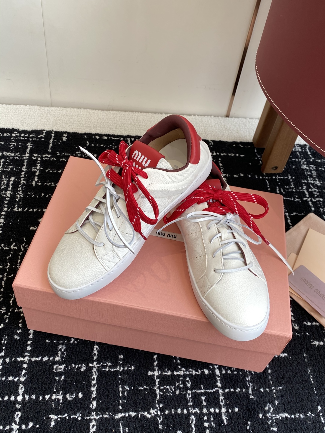 代购级
Miu Miu 25ss 缪缪厚底饼干底 25ss 春夏新款英伦风系带 小白鞋 休闲鞋

Miu