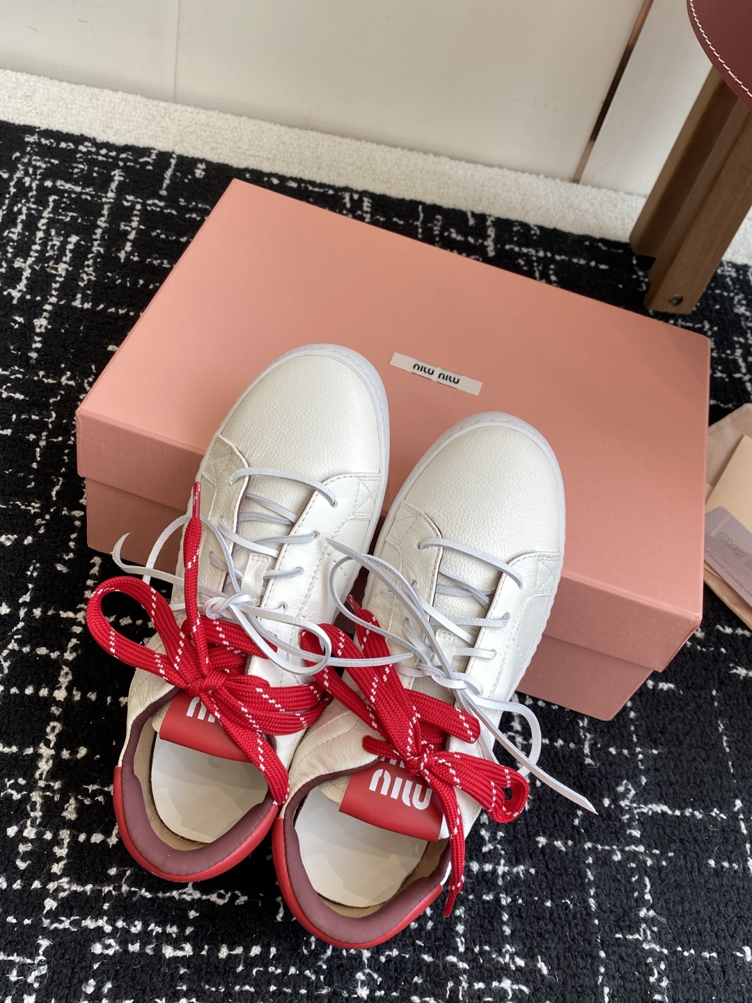 代购级
Miu Miu 25ss 缪缪厚底饼干底 25ss 春夏新款英伦风系带 小白鞋 休闲鞋

Miu