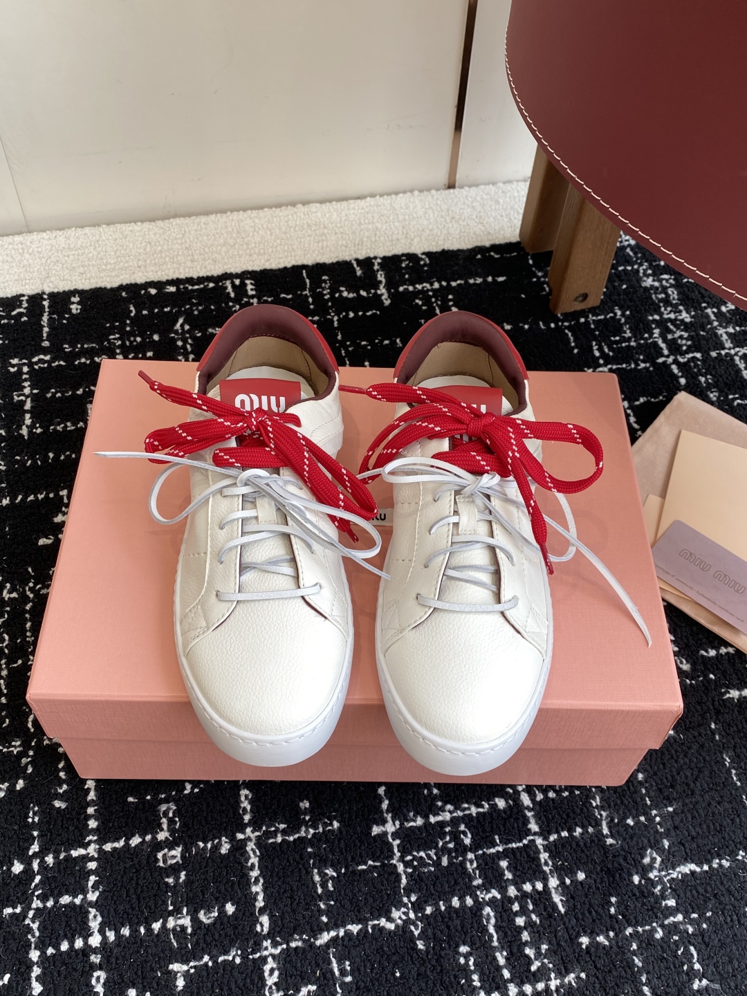 代购级
Miu Miu 25ss 缪缪厚底饼干底 25ss 春夏新款英伦风系带 小白鞋 休闲鞋

Miu