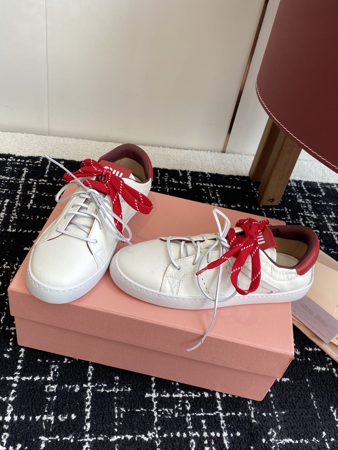 代购级
Miu Miu 25ss 缪缪厚底饼干底 25ss 春夏新款英伦风系带 小白鞋 休闲鞋

Miu