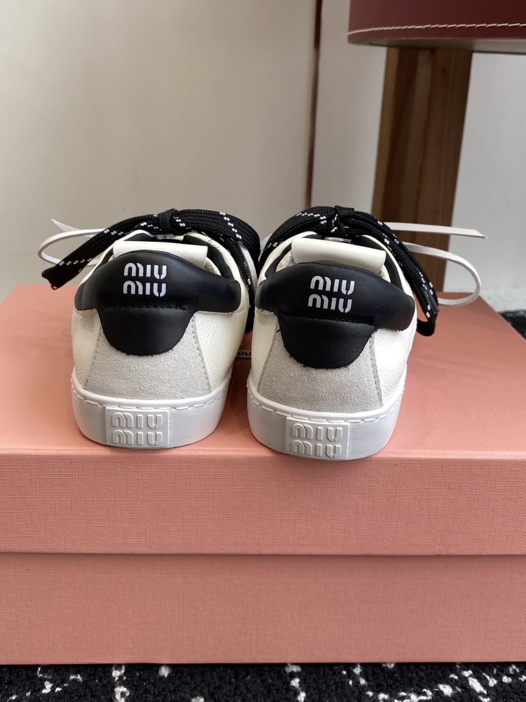 代购级
Miu Miu 25ss 缪缪厚底饼干底 25ss 春夏新款英伦风系带 小白鞋 休闲鞋

Miu