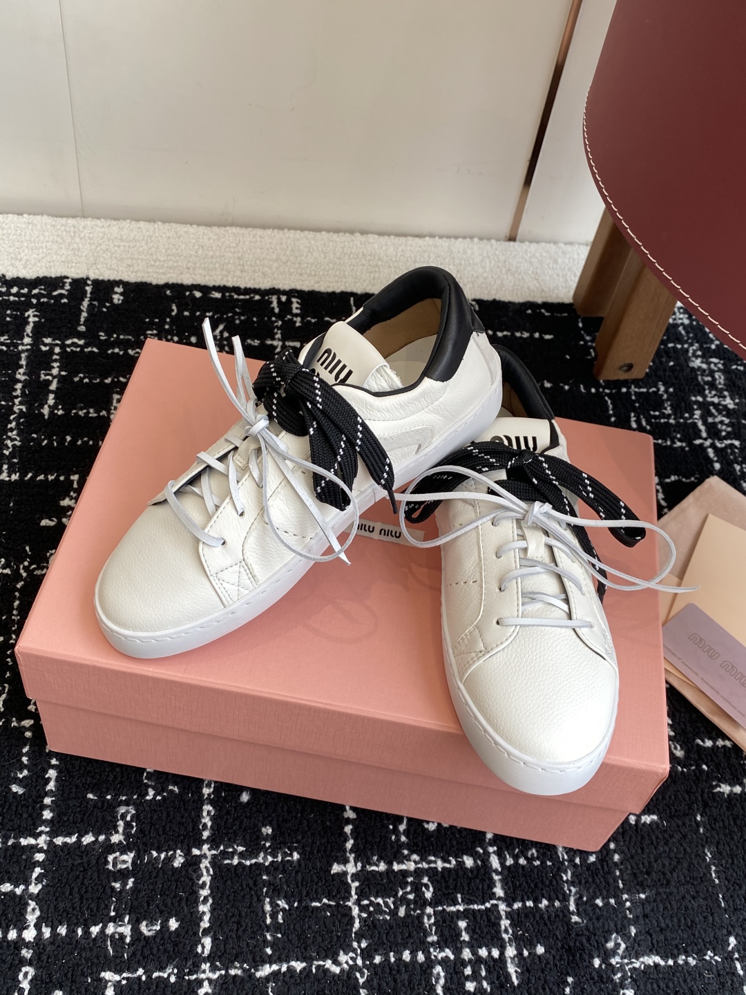 代购级
Miu Miu 25ss 缪缪厚底饼干底 25ss 春夏新款英伦风系带 小白鞋 休闲鞋

Miu