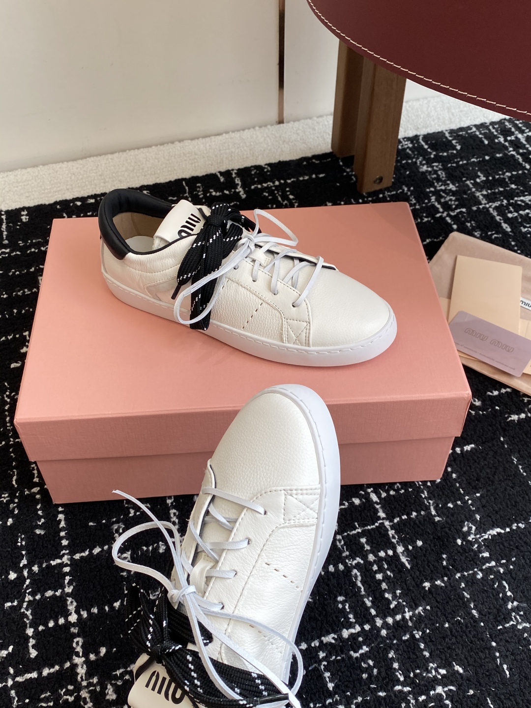 代购级
Miu Miu 25ss 缪缪厚底饼干底 25ss 春夏新款英伦风系带 小白鞋 休闲鞋

Miu