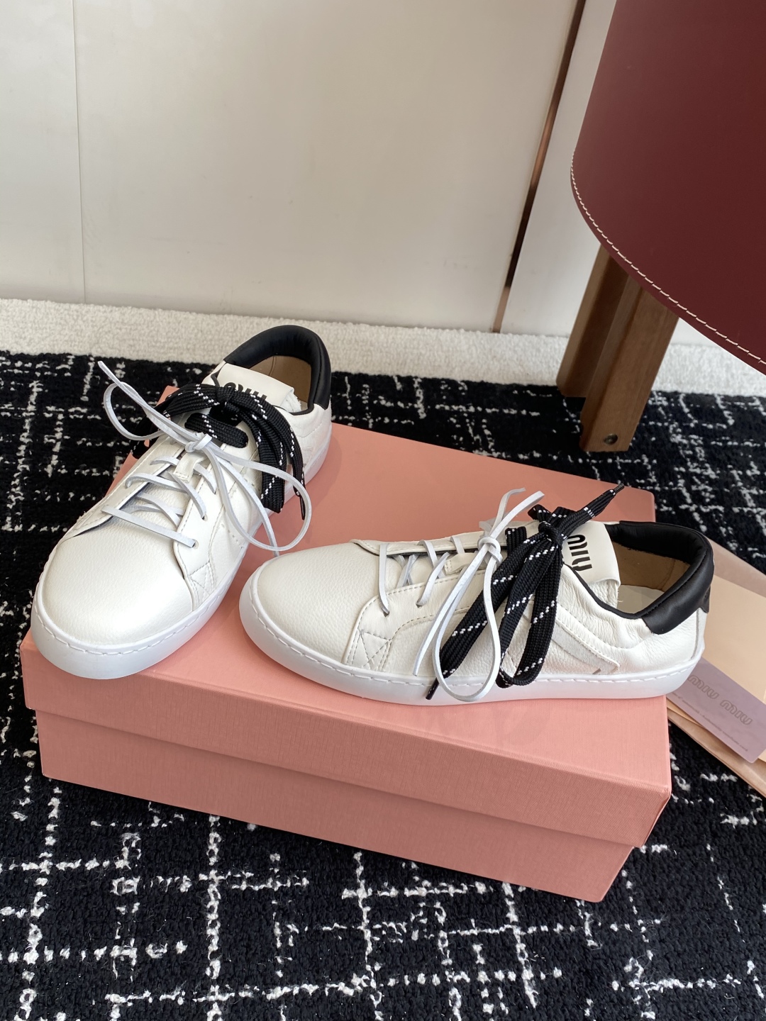 代购级
Miu Miu 25ss 缪缪厚底饼干底 25ss 春夏新款英伦风系带 小白鞋 休闲鞋

Miu