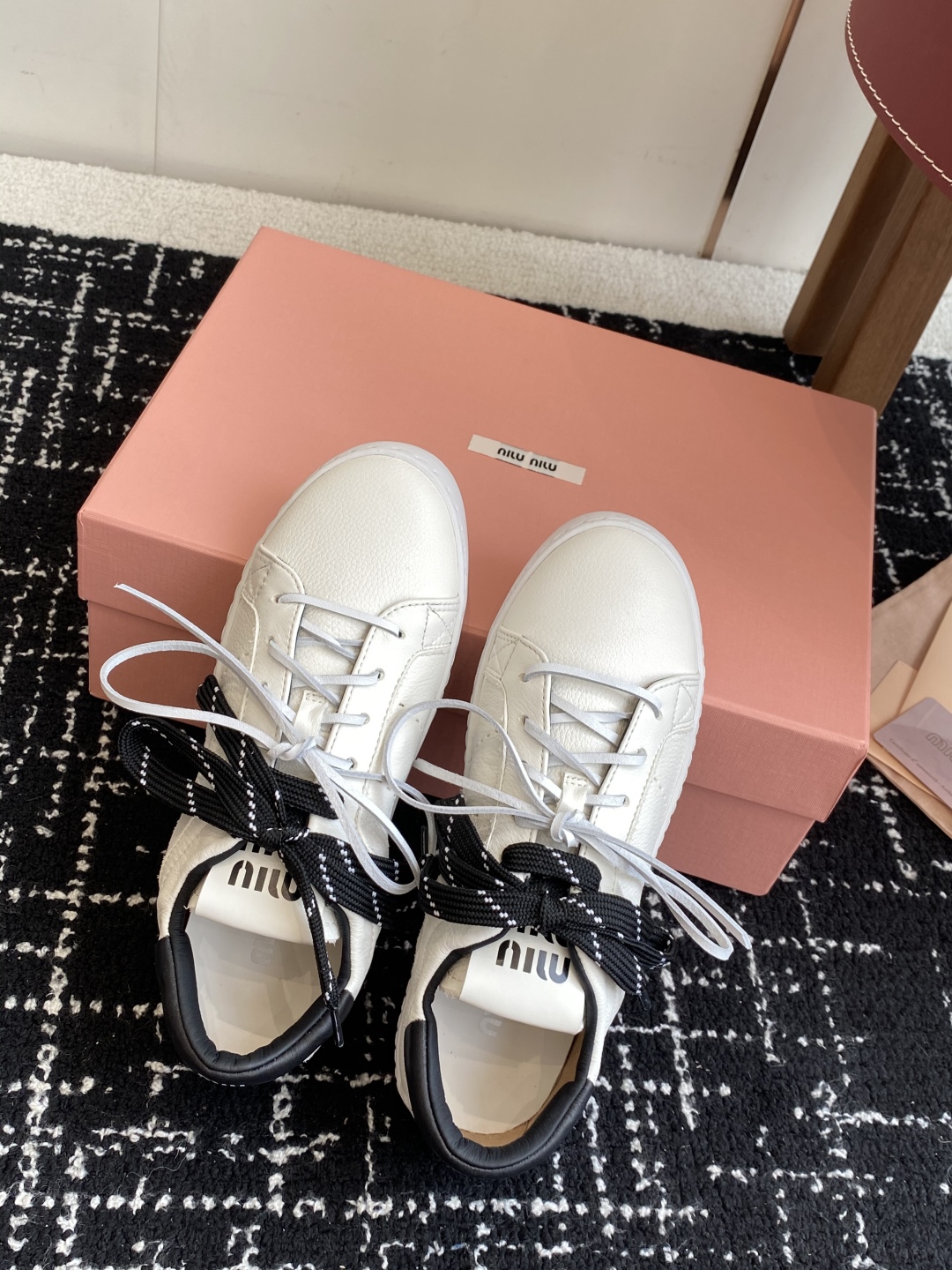 代购级
Miu Miu 25ss 缪缪厚底饼干底 25ss 春夏新款英伦风系带 小白鞋 休闲鞋

Miu