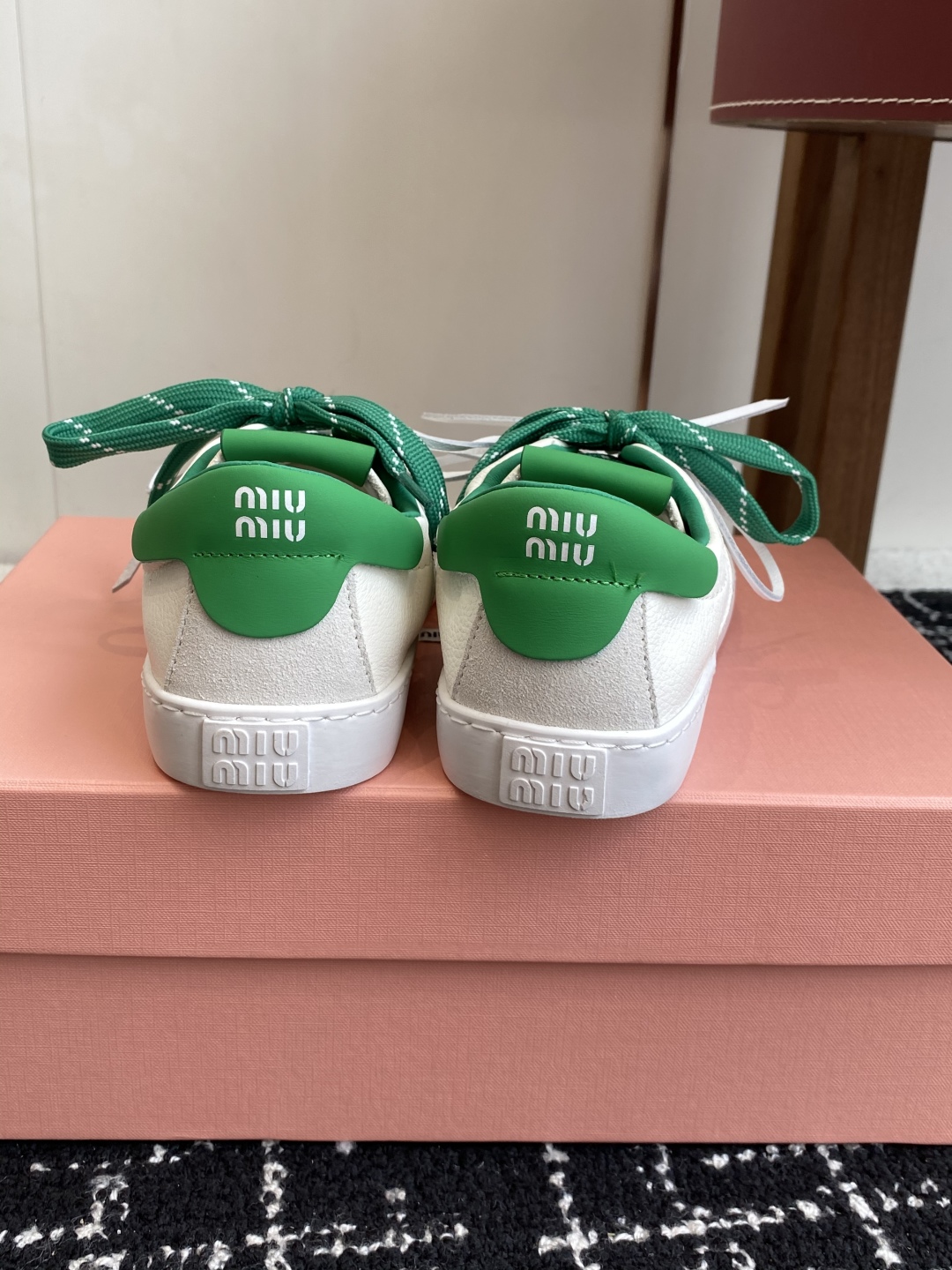 代购级
Miu Miu 25ss 缪缪厚底饼干底 25ss 春夏新款英伦风系带 小白鞋 休闲鞋

Miu