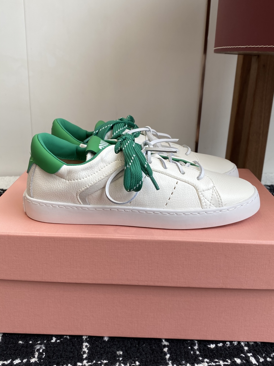 代购级
Miu Miu 25ss 缪缪厚底饼干底 25ss 春夏新款英伦风系带 小白鞋 休闲鞋

Miu