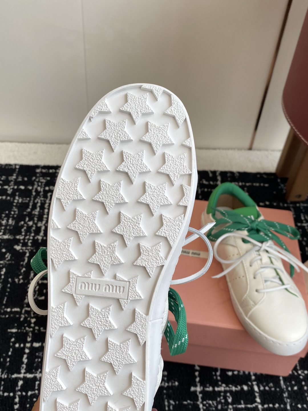 代购级
Miu Miu 25ss 缪缪厚底饼干底 25ss 春夏新款英伦风系带 小白鞋 休闲鞋

Miu