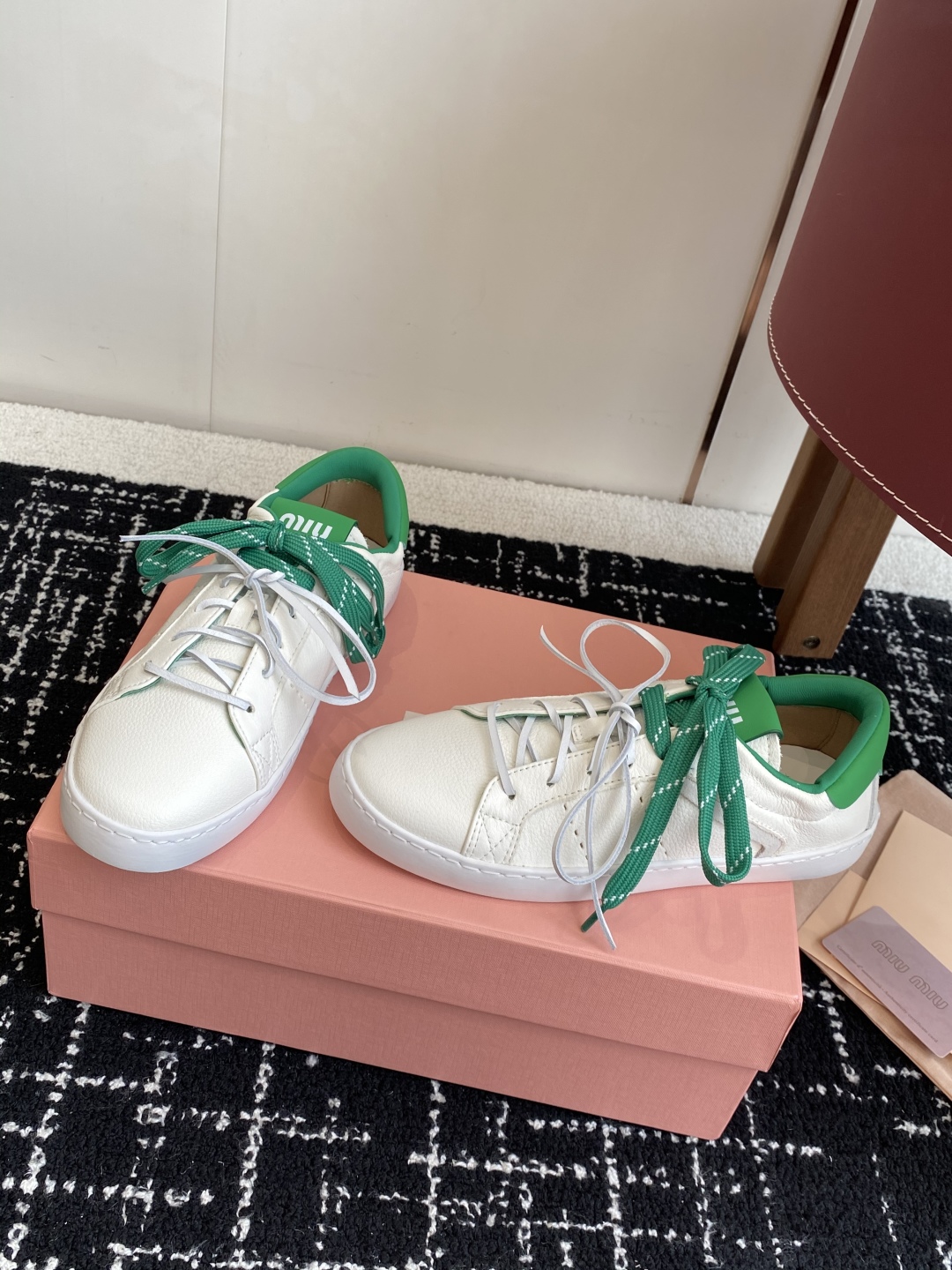 代购级
Miu Miu 25ss 缪缪厚底饼干底 25ss 春夏新款英伦风系带 小白鞋 休闲鞋

Miu