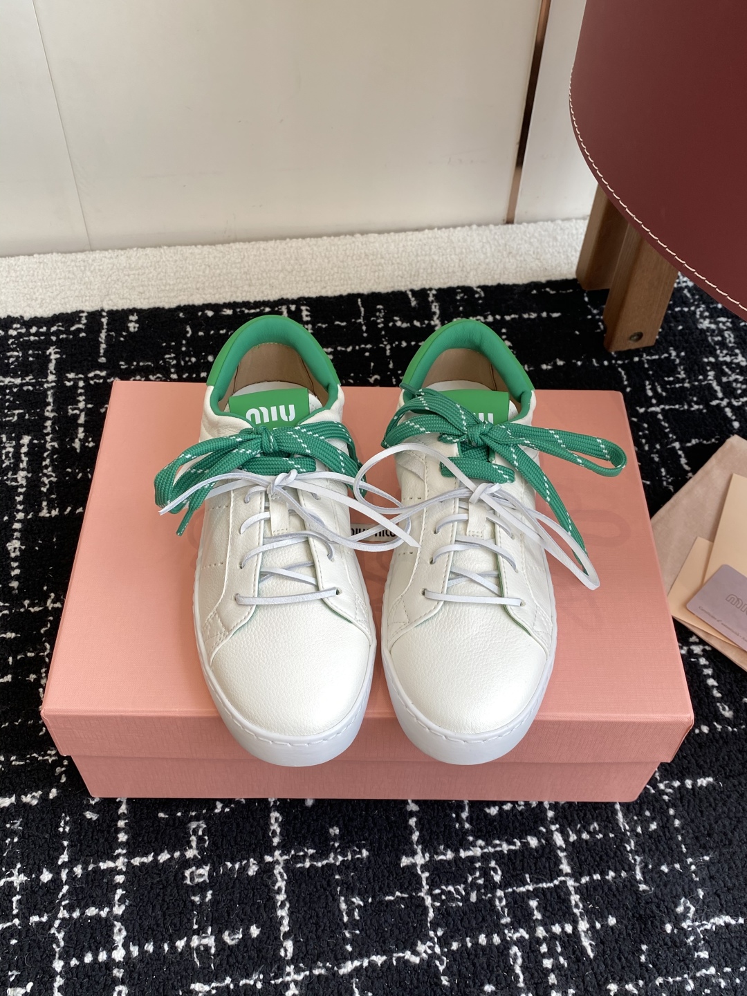 代购级
Miu Miu 25ss 缪缪厚底饼干底 25ss 春夏新款英伦风系带 小白鞋 休闲鞋

Miu