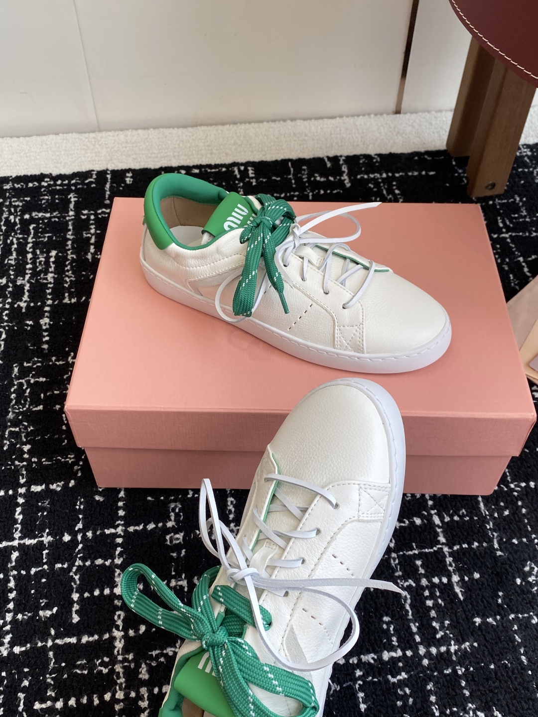 代购级
Miu Miu 25ss 缪缪厚底饼干底 25ss 春夏新款英伦风系带 小白鞋 休闲鞋

Miu
