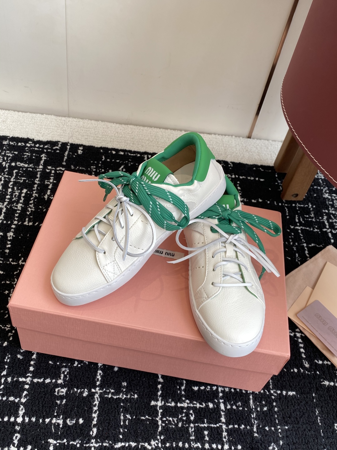 代购级
Miu Miu 25ss 缪缪厚底饼干底 25ss 春夏新款英伦风系带 小白鞋 休闲鞋

Miu