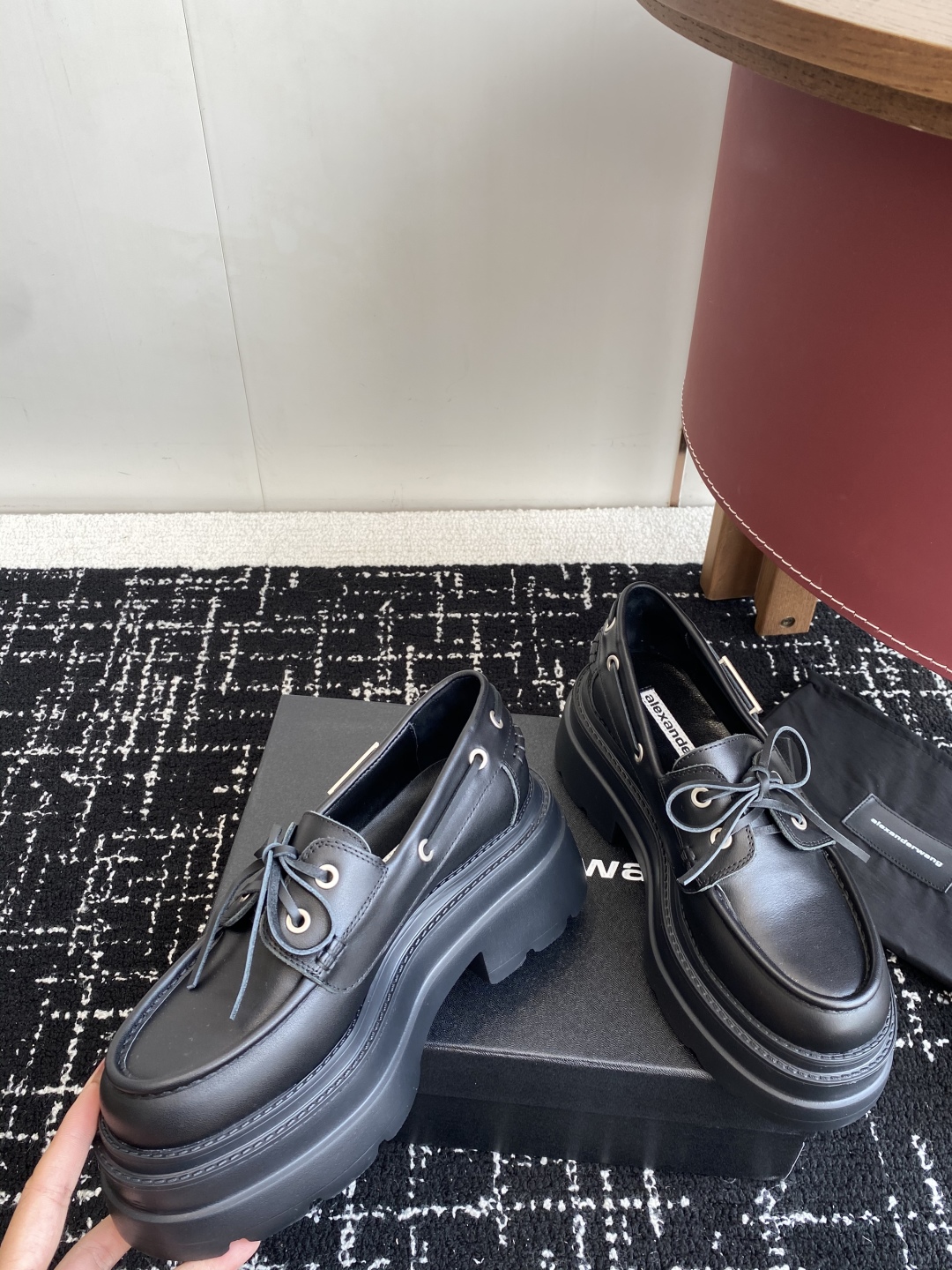 代购级
Alexander Wang aw carter
Jennie 大王这双厚底乐福鞋好绝，同款乐福