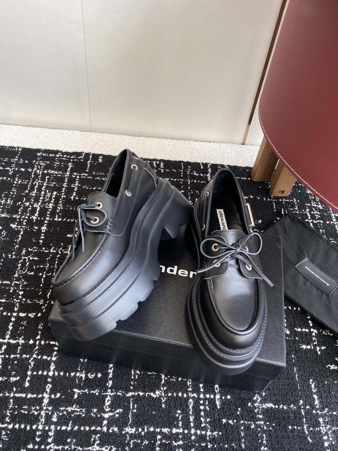 代购级
Alexander Wang aw carter
Jennie 大王这双厚底乐福鞋好绝，同款乐福