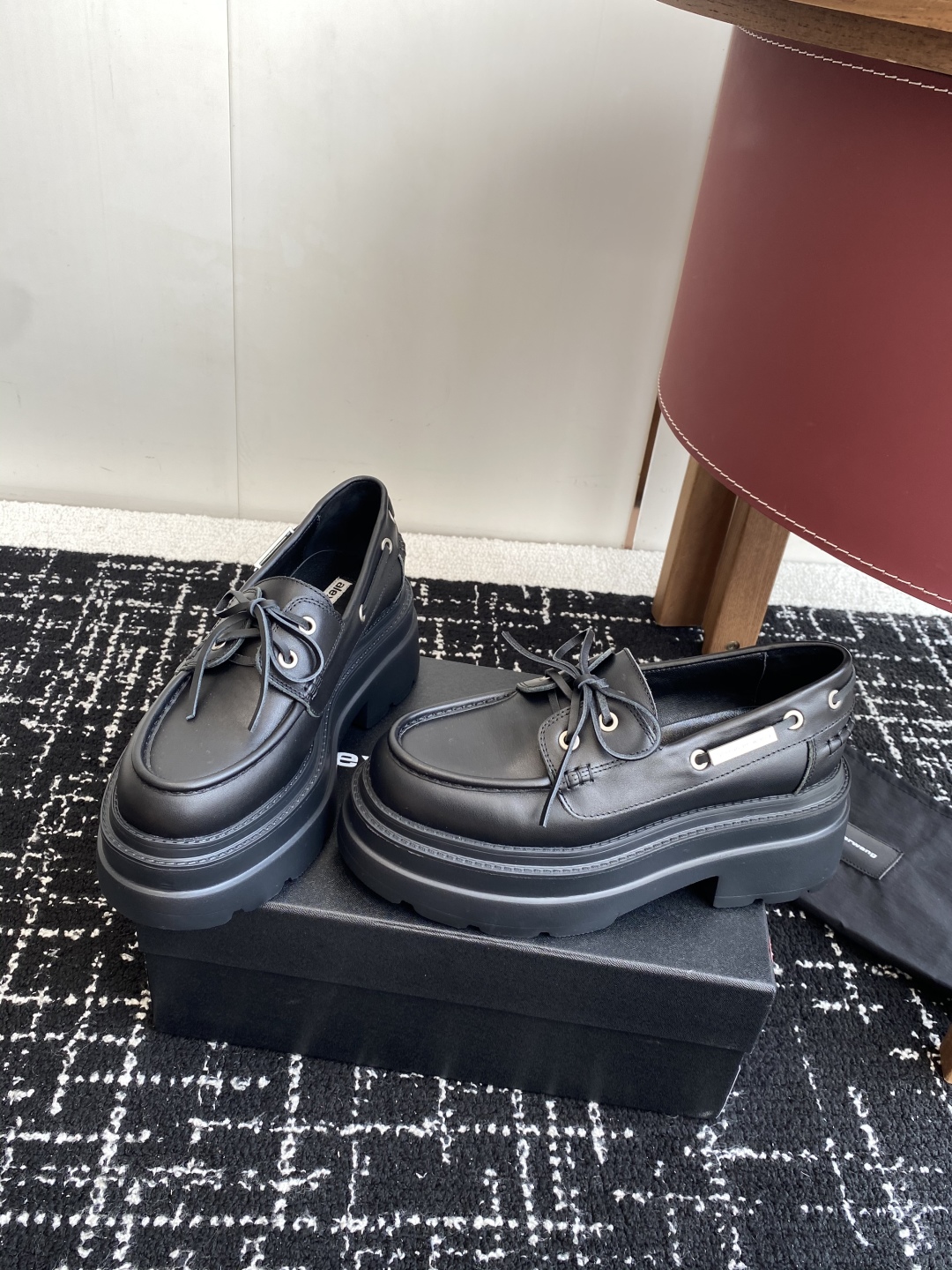 代购级
Alexander Wang aw carter
Jennie 大王这双厚底乐福鞋好绝，同款乐福