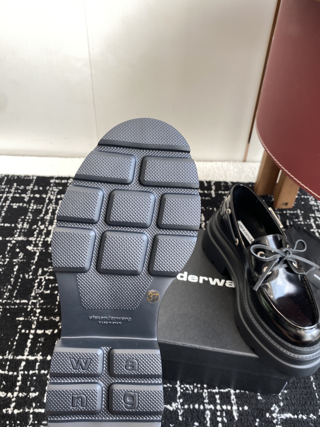 代购级
Alexander Wang aw carter
Jennie 大王这双厚底乐福鞋好绝，同款乐福