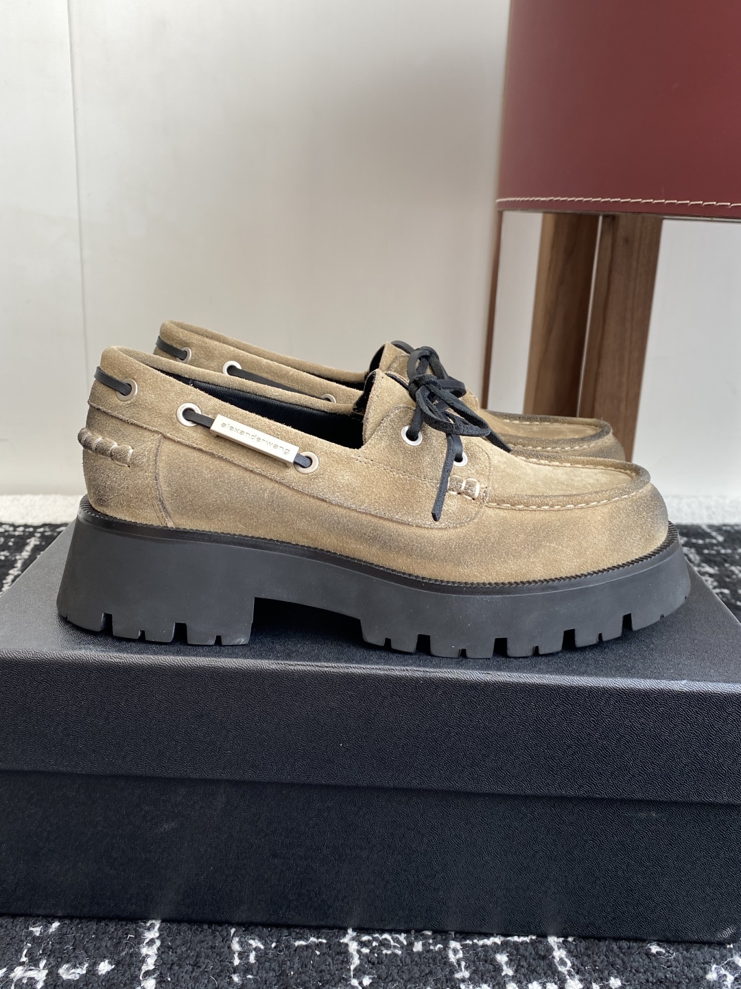 代购级
Alexander Wang aw carter
Jennie 大王这 厚底乐福鞋好绝，同款乐福