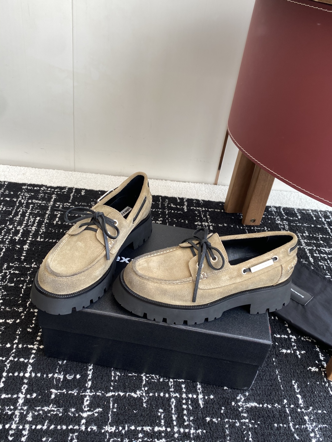 代购级
Alexander Wang aw carter
Jennie 大王这 厚底乐福鞋好绝，同款乐福
