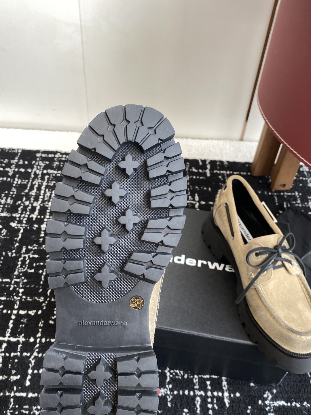 代购级
Alexander Wang aw carter
Jennie 大王这 厚底乐福鞋好绝，同款乐福