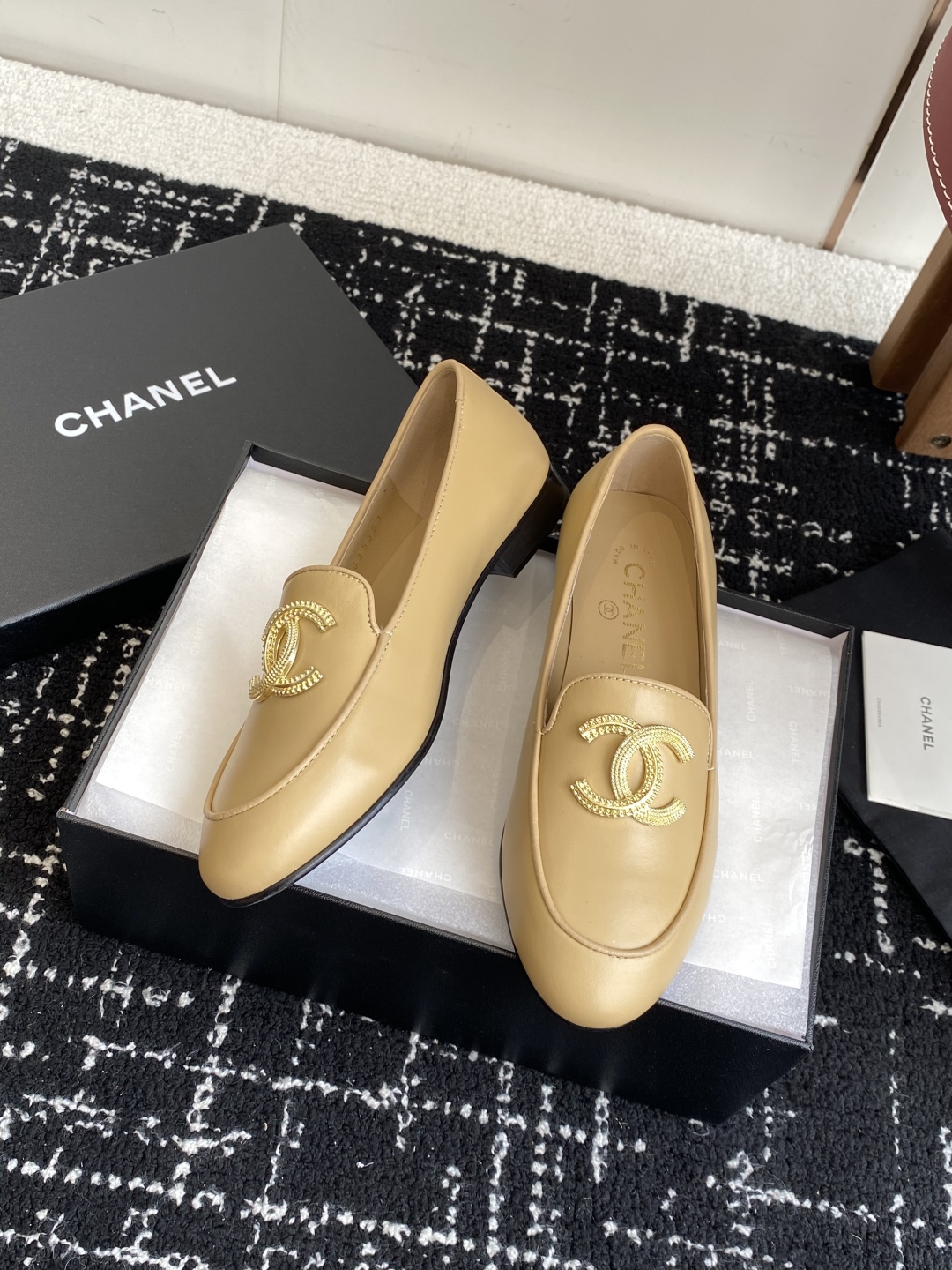 代购级
Chanel 25ss 小香 新款 小香乐福鞋 单鞋秋冬 香家必备爆款

女神系列，拥有香家特色