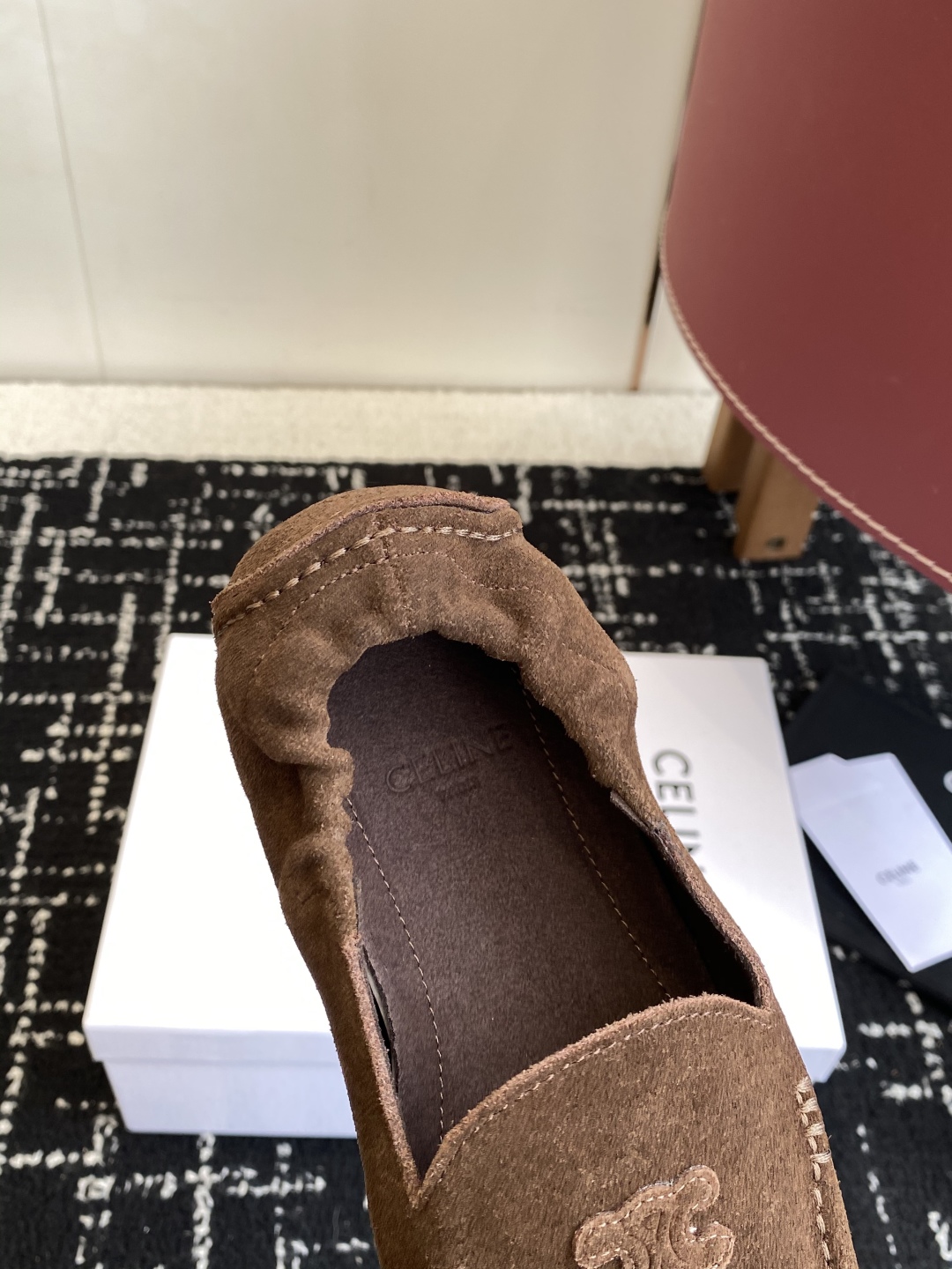 代购级
Celine 25ss 新款 一脚蹬 超级舒适 乐福鞋

今年必须要入手一双celine乐福鞋 