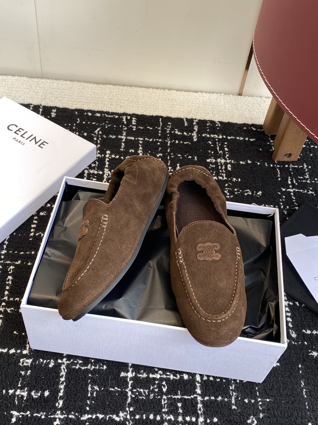 代购级
Celine 25ss 新款 一脚蹬 超级舒适 乐福鞋

今年必须要入手一双celine乐福鞋 