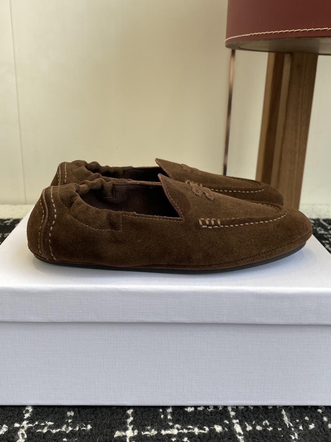 代购级
Celine 25ss 新款 一脚蹬 超级舒适 乐福鞋

今年必须要入手一双celine乐福鞋 