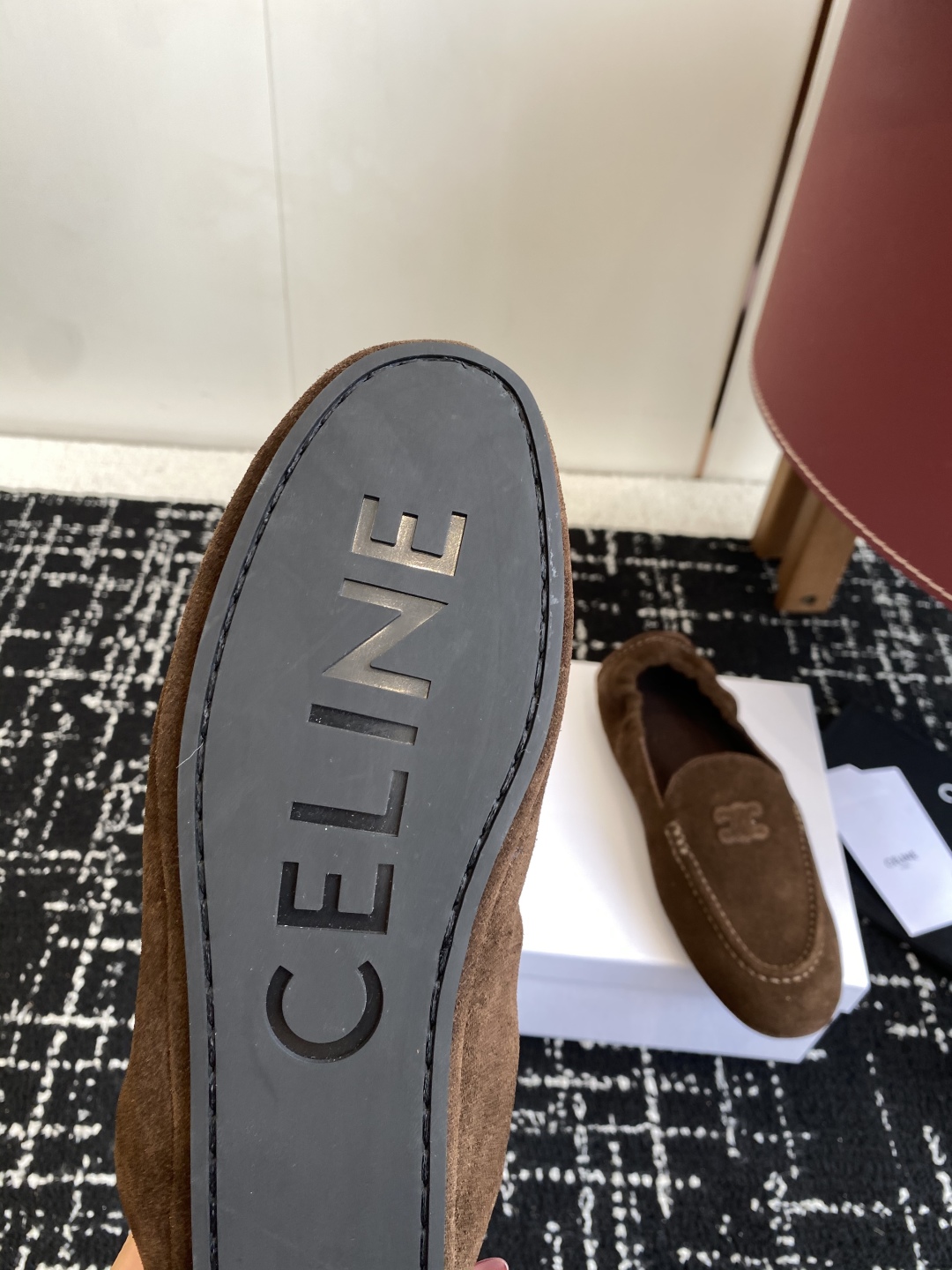 代购级
Celine 25ss 新款 一脚蹬 超级舒适 乐福鞋

今年必须要入手一双celine乐福鞋 