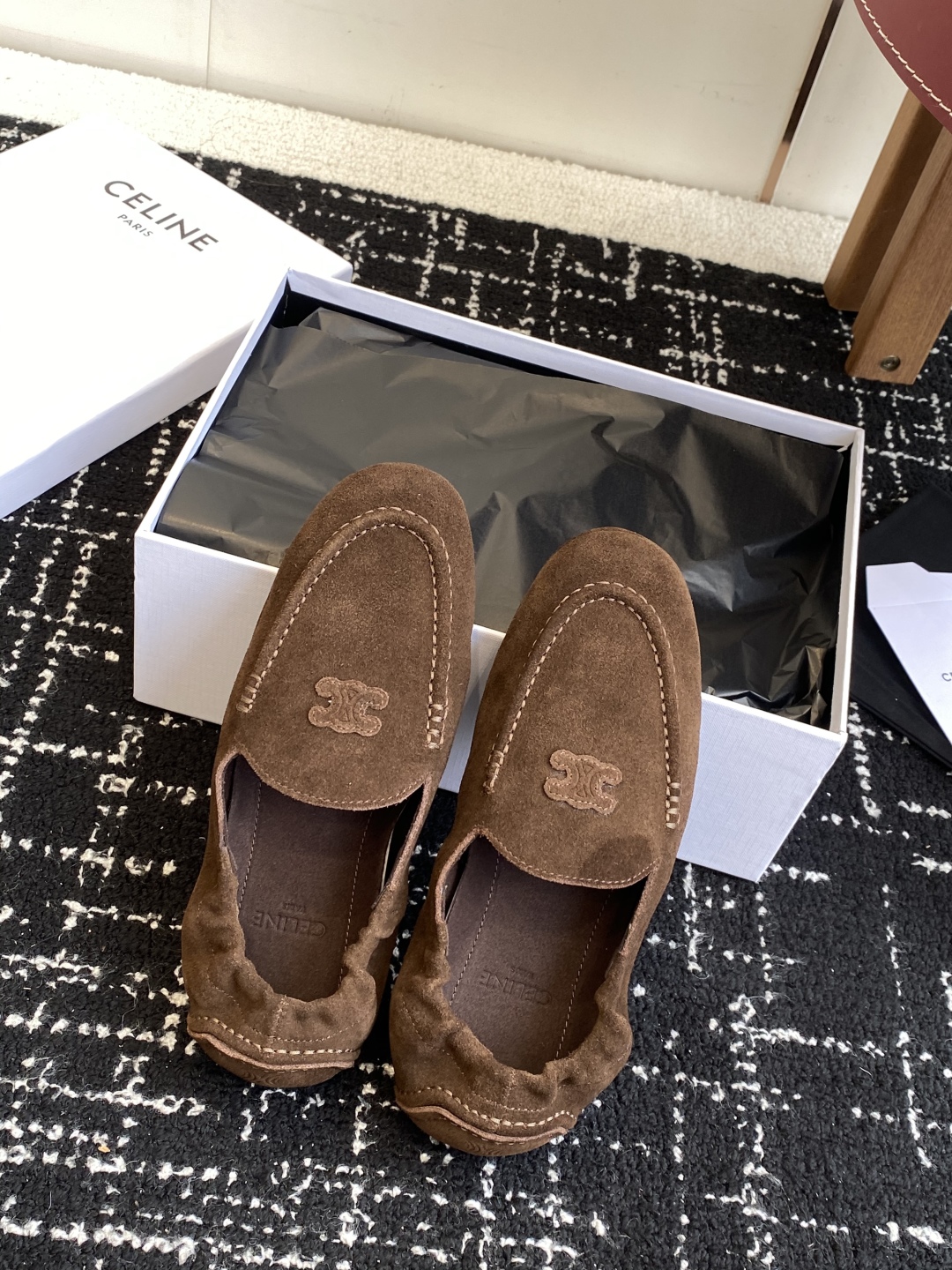 代购级
Celine 25ss 新款 一脚蹬 超级舒适 乐福鞋

今年必须要入手一双celine乐福鞋 