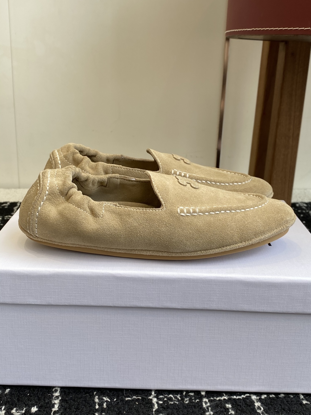 代购级
Celine 25ss 新款 一脚蹬 超级舒适 乐福鞋

今年必须要入手一双celine乐福鞋 