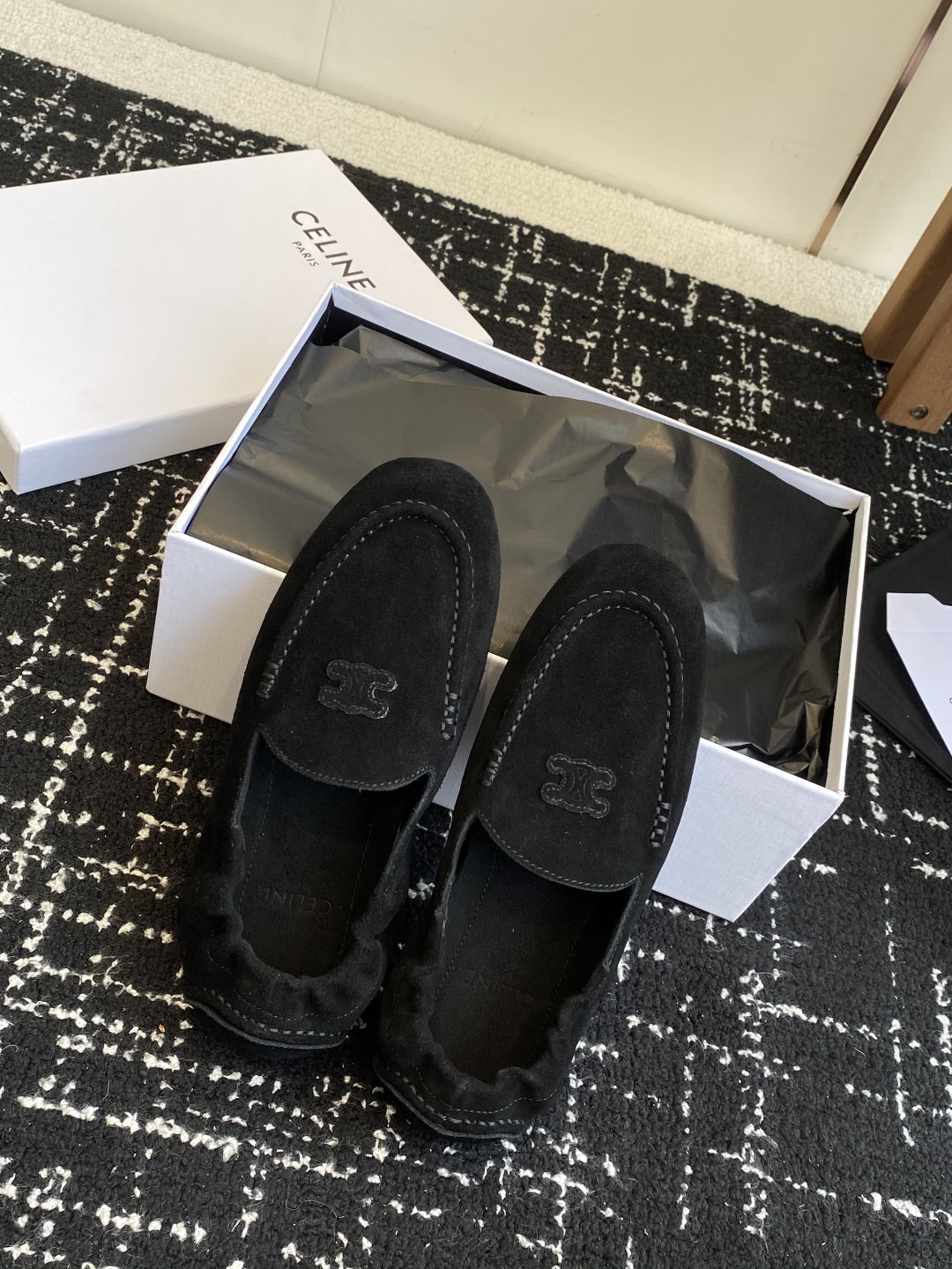 代购级
Celine 25ss 新款 一脚蹬 超级舒适 乐福鞋

今年必须要入手一双celine乐福鞋 