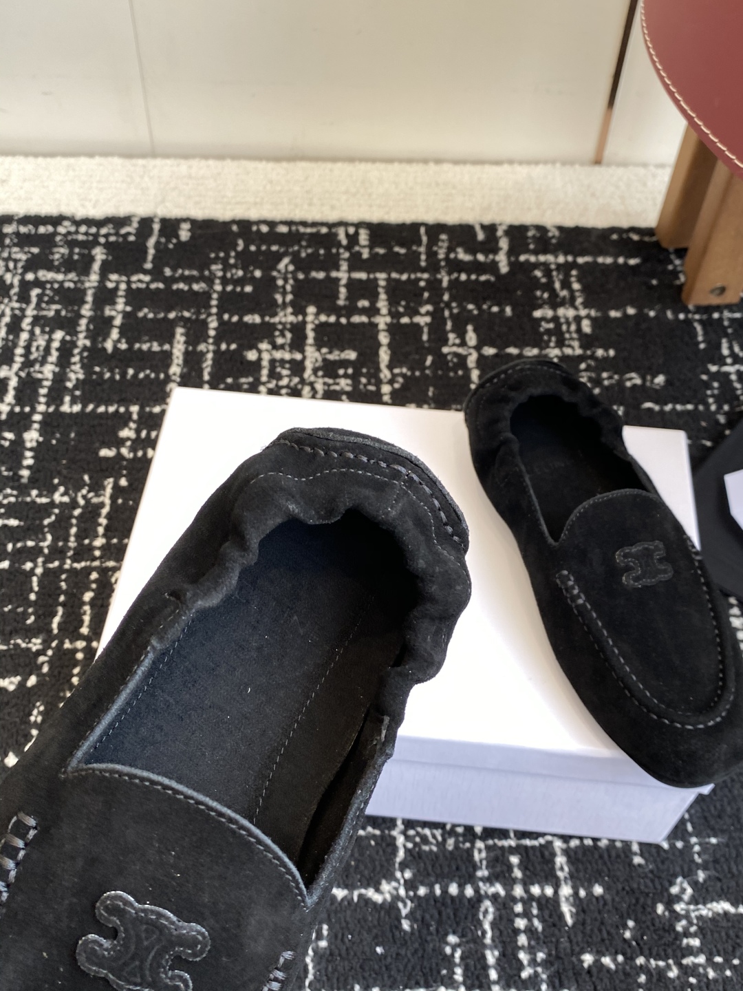代购级
Celine 25ss 新款 一脚蹬 超级舒适 乐福鞋

今年必须要入手一双celine乐福鞋 