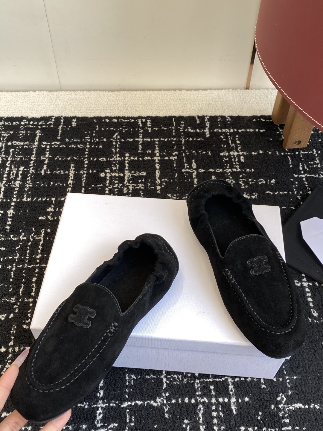 代购级
Celine 25ss 新款 一脚蹬 超级舒适 乐福鞋

今年必须要入手一双celine乐福鞋 