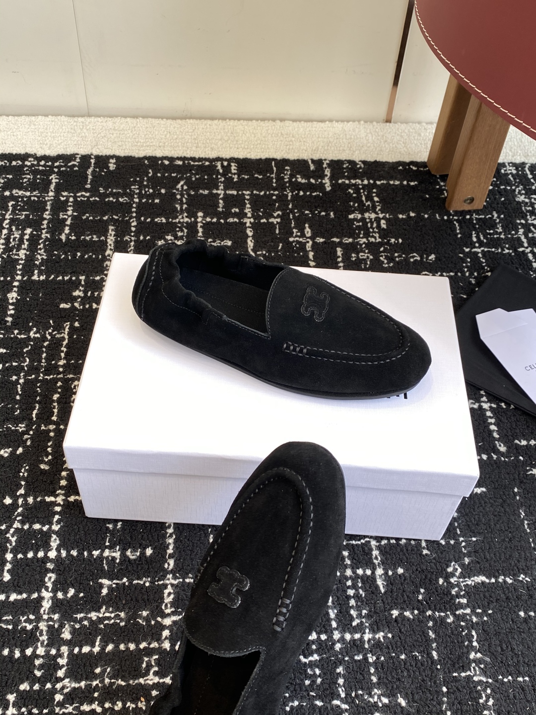 代购级
Celine 25ss 新款 一脚蹬 超级舒适 乐福鞋

今年必须要入手一双celine乐福鞋 