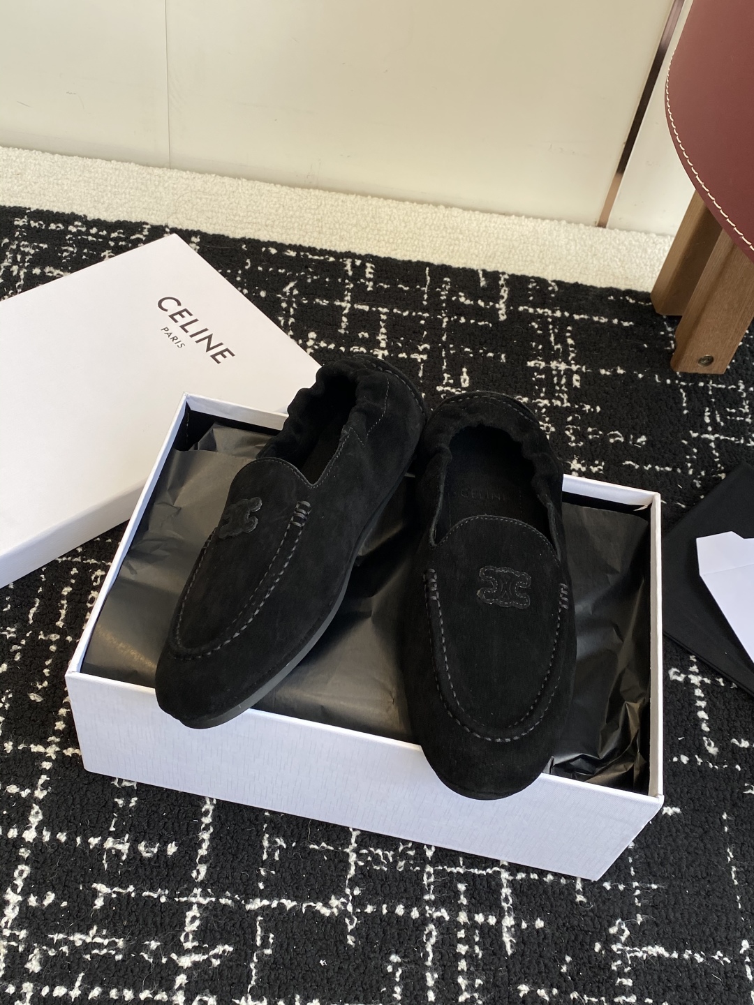 代购级
Celine 25ss 新款 一脚蹬 超级舒适 乐福鞋

今年必须要入手一双celine乐福鞋 