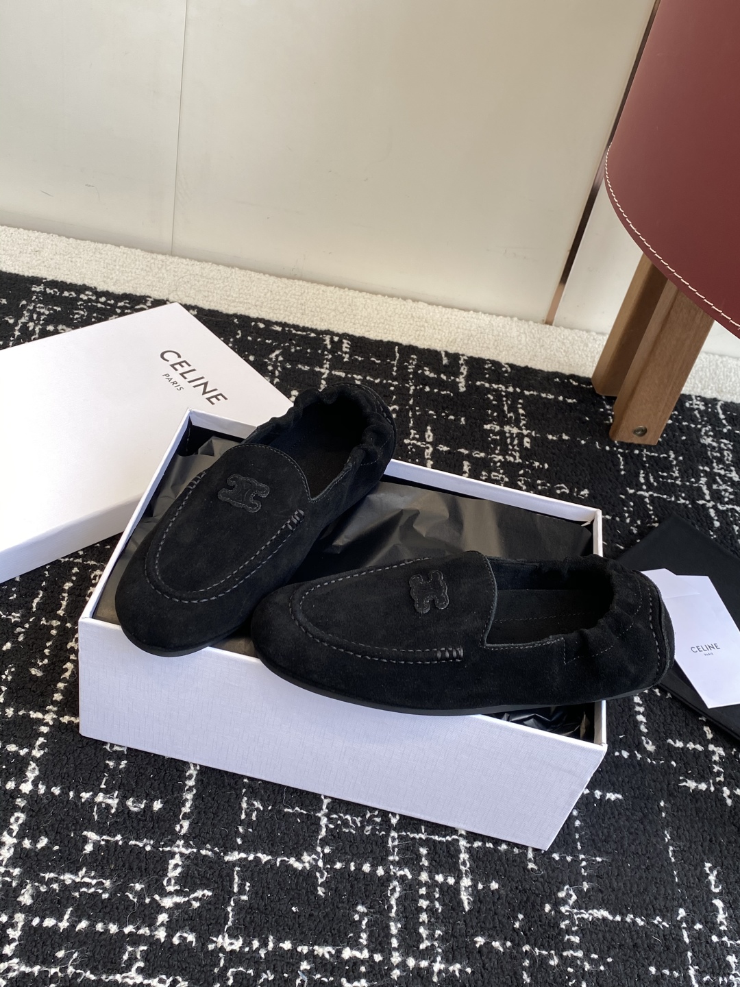 代购级
Celine 25ss 新款 一脚蹬 超级舒适 乐福鞋

今年必须要入手一双celine乐福鞋 