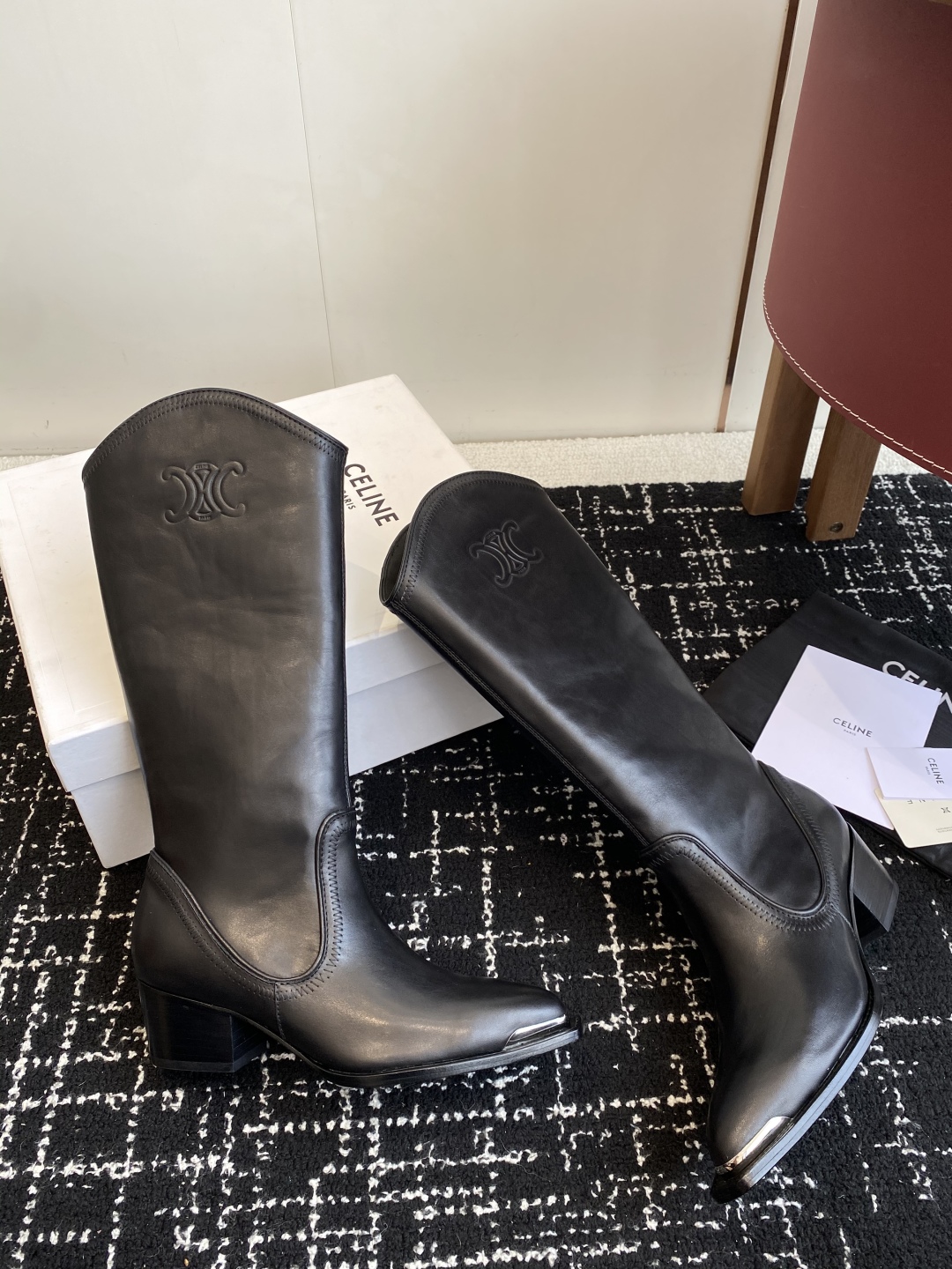 Celine 赛琳 25ss秋冬新品 复古粗跟 切尔西 尖头 铁扣高靴
塞琳这一季好看的款式真的是很多 