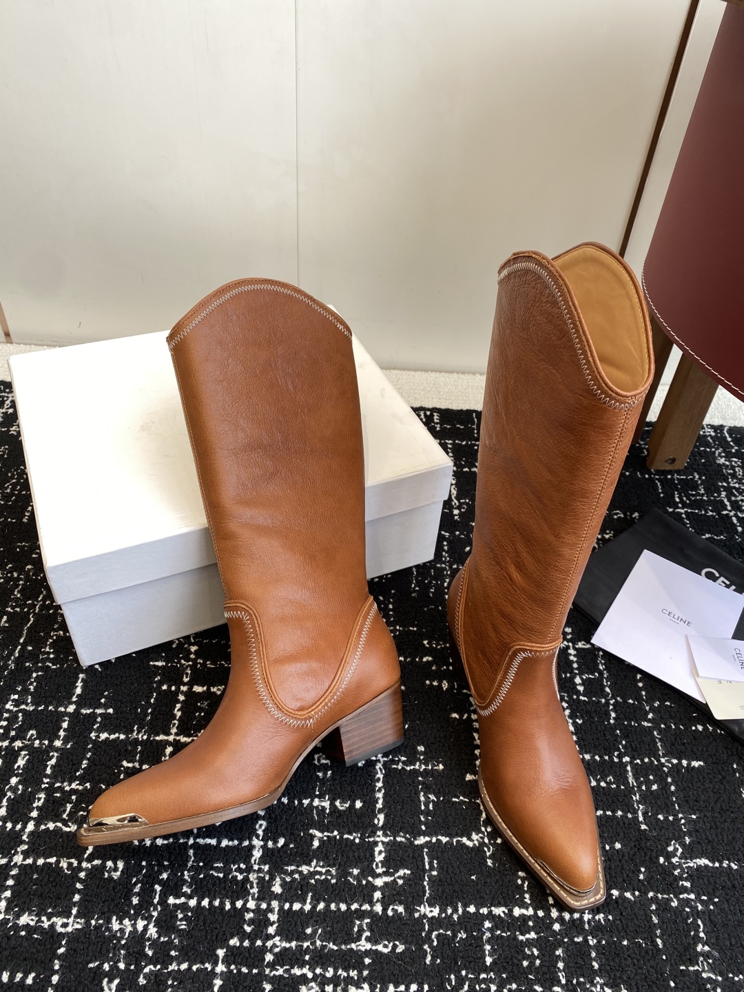 Celine 赛琳 25ss秋冬新品 复古粗跟 切尔西 尖头 铁扣高靴
塞琳这一季好看的款式真的是很多 