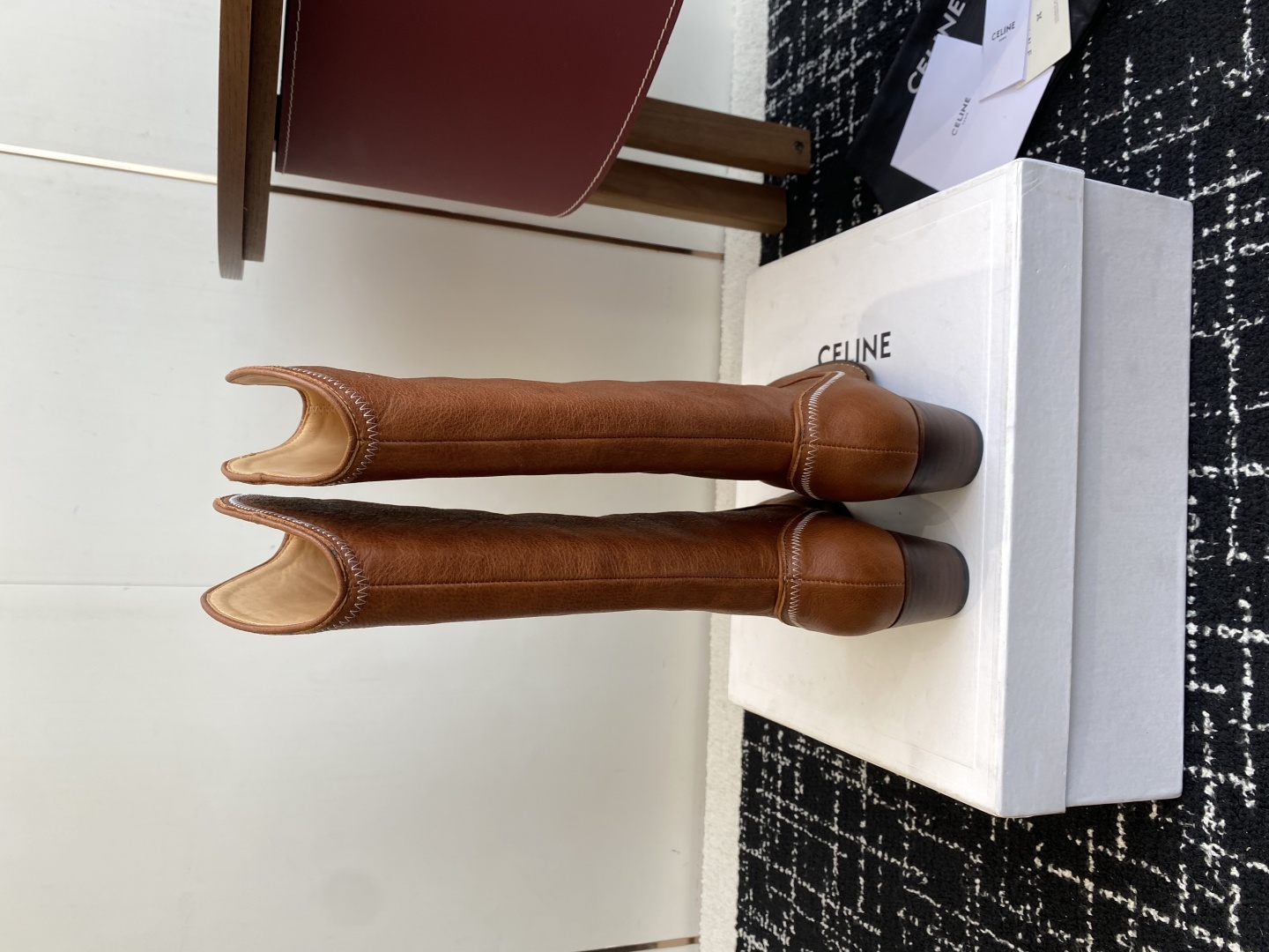 Celine 赛琳 25ss秋冬新品 复古粗跟 切尔西 尖头 铁扣高靴
塞琳这一季好看的款式真的是很多 