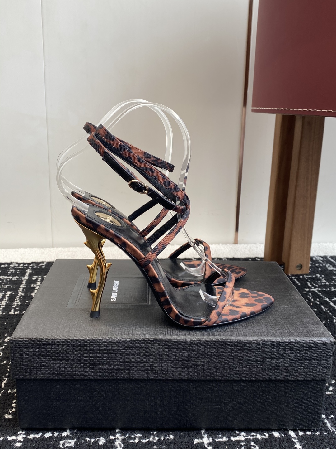 代购级
YSL 圣罗兰 SAINT LAURENT 25ss 春夏 新款凉鞋 

圣罗兰春夏新款 Mel