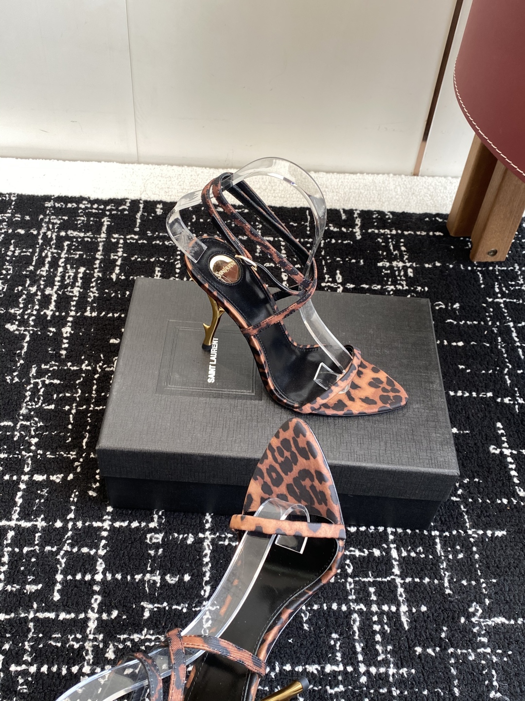 代购级
YSL 圣罗兰 SAINT LAURENT 25ss 春夏 新款凉鞋 

圣罗兰春夏新款 Mel