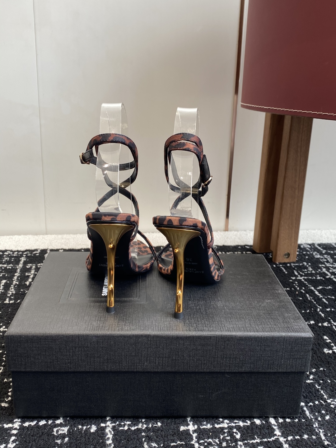 代购级
YSL 圣罗兰 SAINT LAURENT 25ss 春夏 新款凉鞋 

圣罗兰春夏新款 Mel