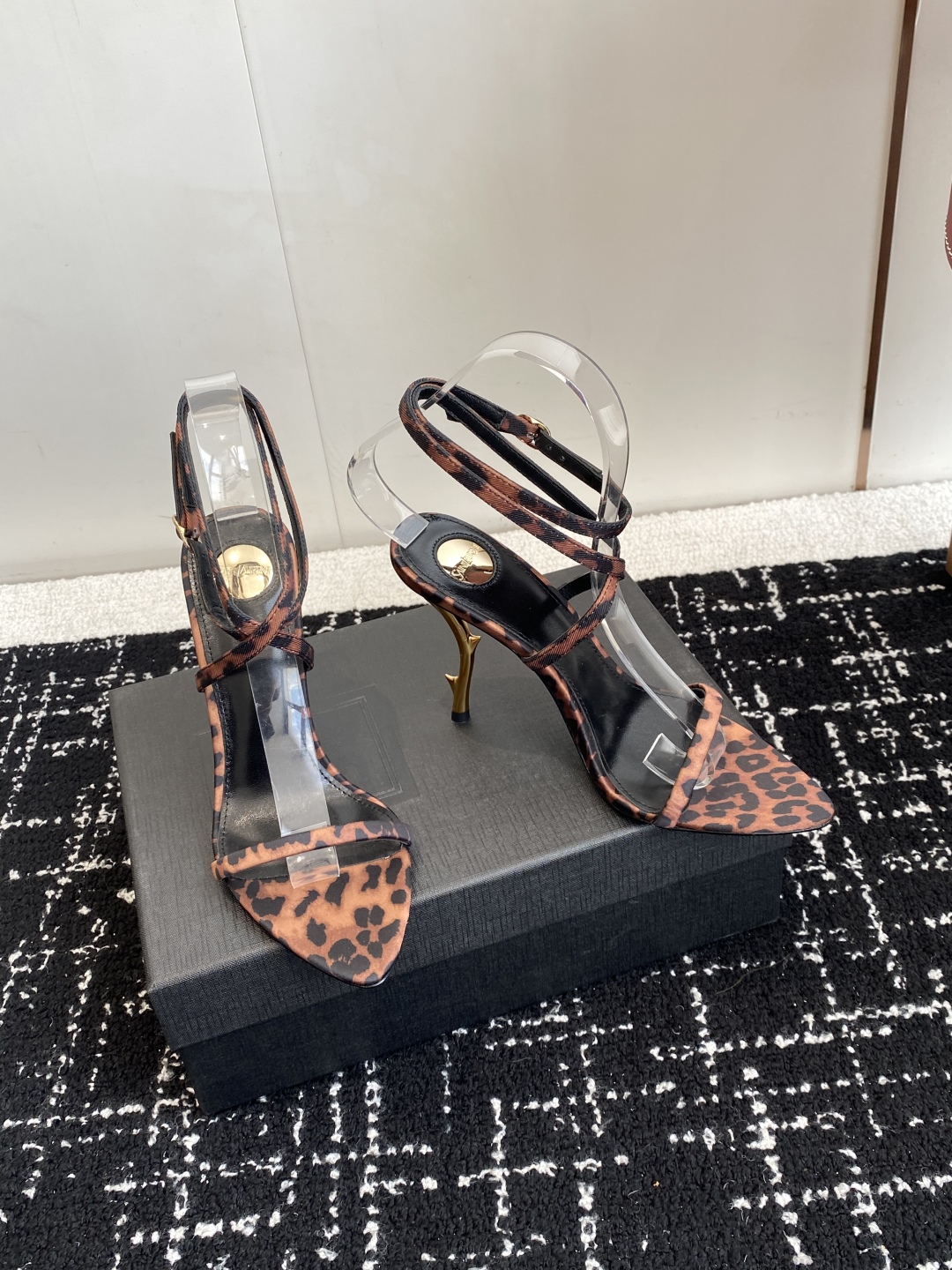 代购级
YSL 圣罗兰 SAINT LAURENT 25ss 春夏 新款凉鞋 

圣罗兰春夏新款 Mel