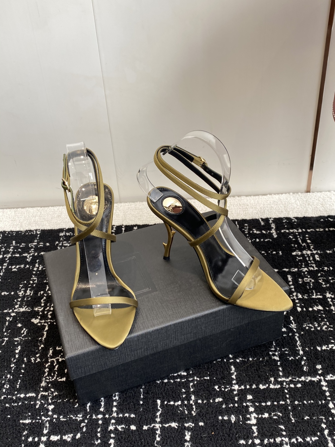 代购级
YSL 圣罗兰 SAINT LAURENT 25ss 春夏 新款凉鞋 

圣罗兰春夏新款 Mel