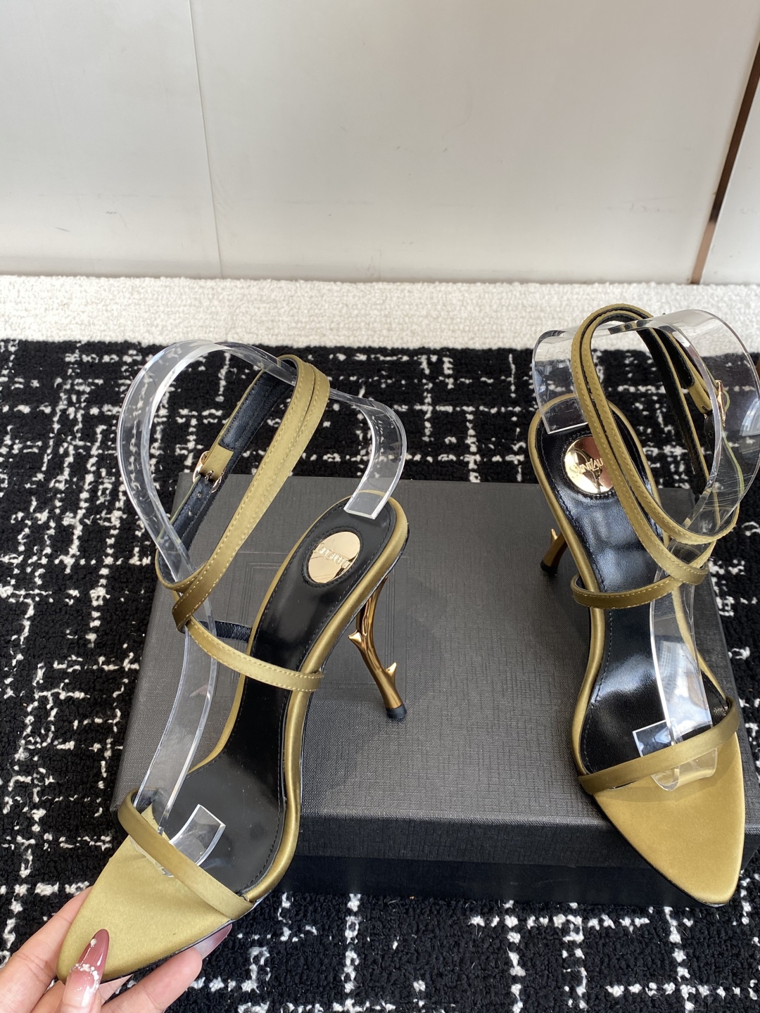 代购级
YSL 圣罗兰 SAINT LAURENT 25ss 春夏 新款凉鞋 

圣罗兰春夏新款 Mel