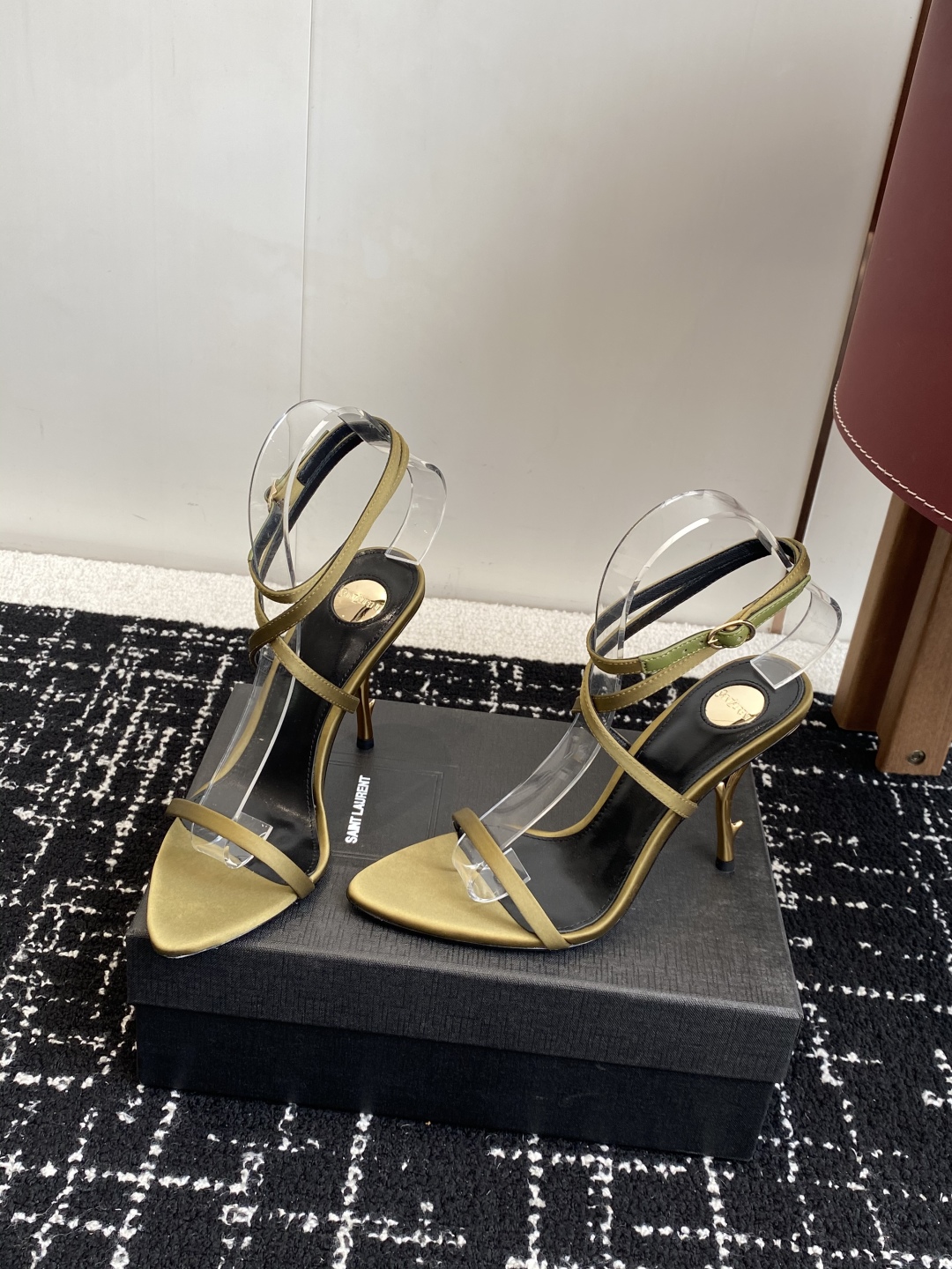 代购级
YSL 圣罗兰 SAINT LAURENT 25ss 春夏 新款凉鞋 

圣罗兰春夏新款 Mel